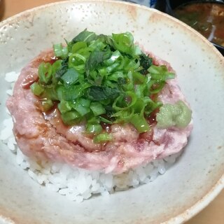 マグロのたたき丼